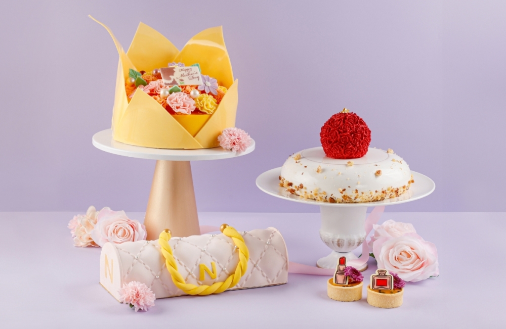 一系列節慶限定甜點，包括柚子朱古力巴伐利亞及日本紫薯麻糬慕絲蛋糕等，打卡一流！