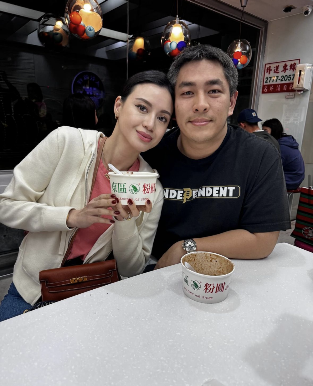 已故富商林百欣的孫女林恬兒與富二代老公何正德結婚已滿10年。