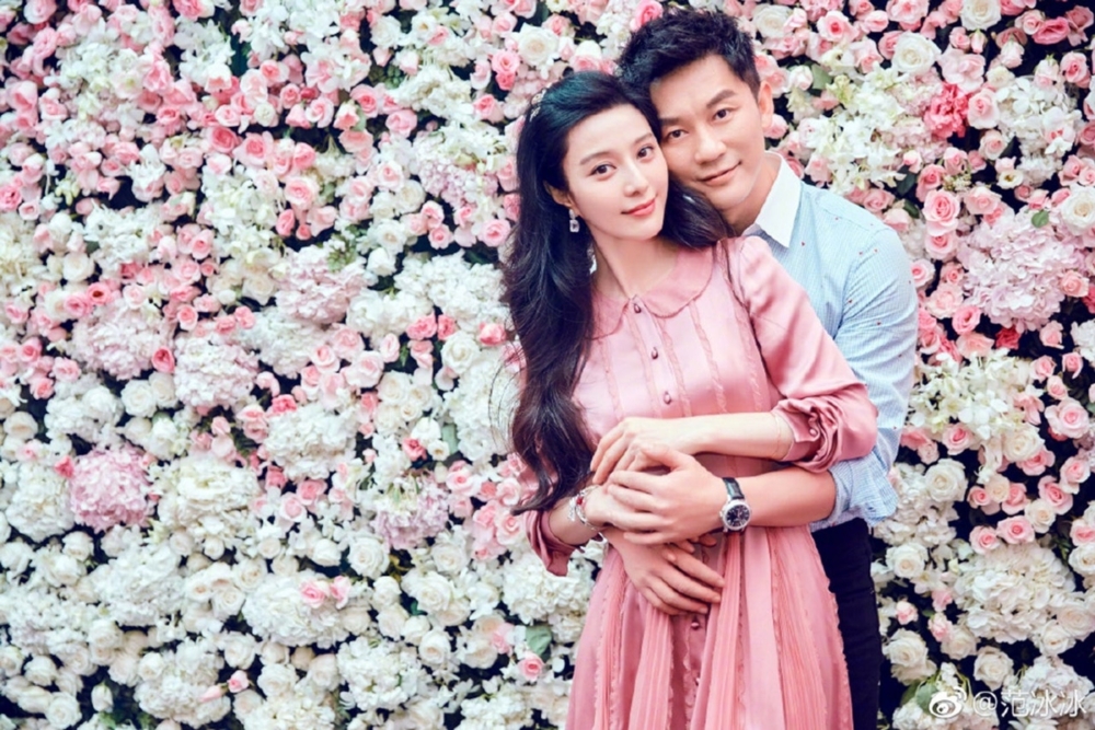 李晨2017年更向范冰冰求婚成功,但之後范冰冰爆出逃稅事件,直到2019年兩人宣佈分手結束4年情。