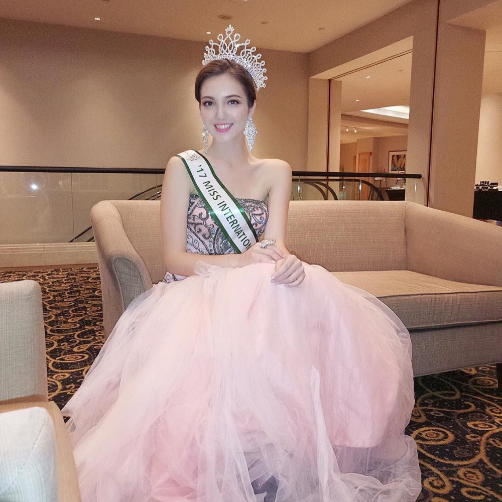 據了解澳門小姐選舉已於2009年停辦，而麥嘉欣只參加過2017年的國際小姐選舉