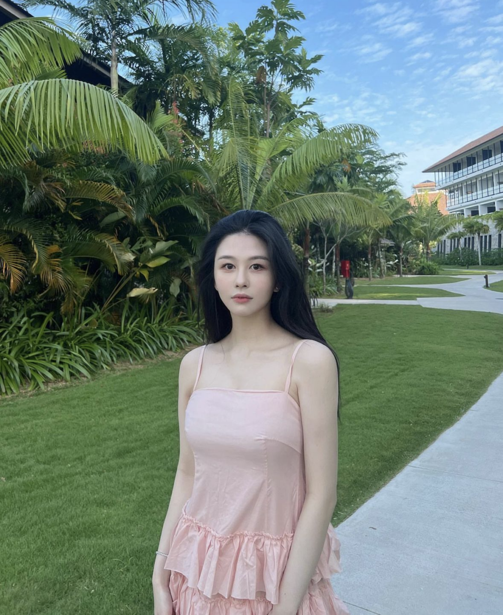 邱淑貞嘅大女兒沈月獲封為「最美星二代」