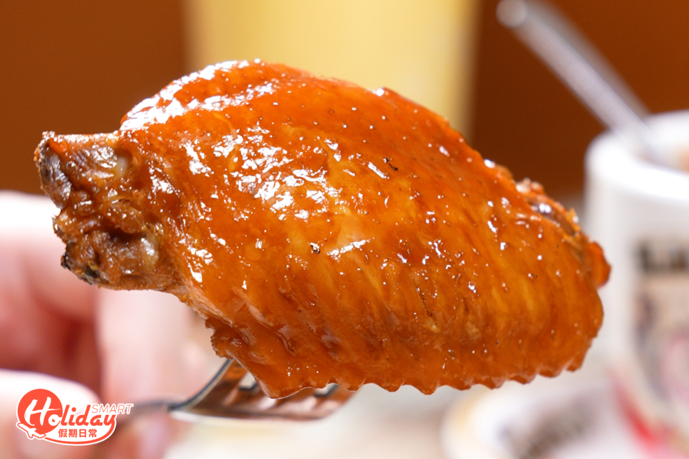 豉油皇雞翼醃得夠入味，帶點香甜。