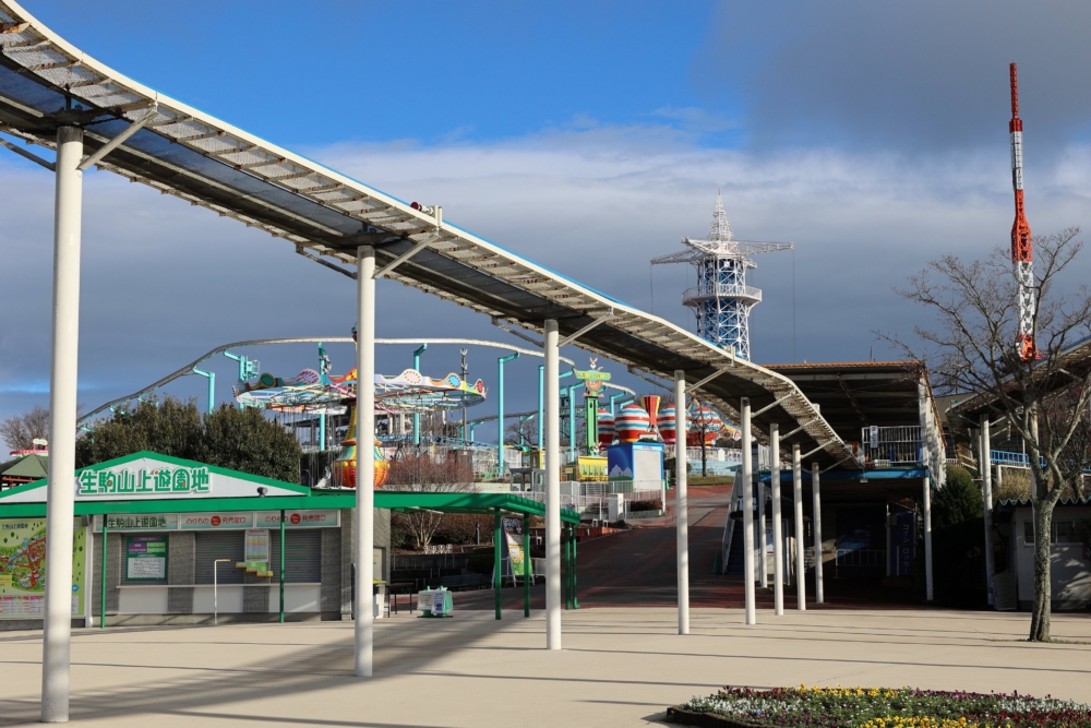 生駒山上遊樂園於夏季會特別開放夜間營業,想乘坐空中單車賞日落,記得要選對時間!