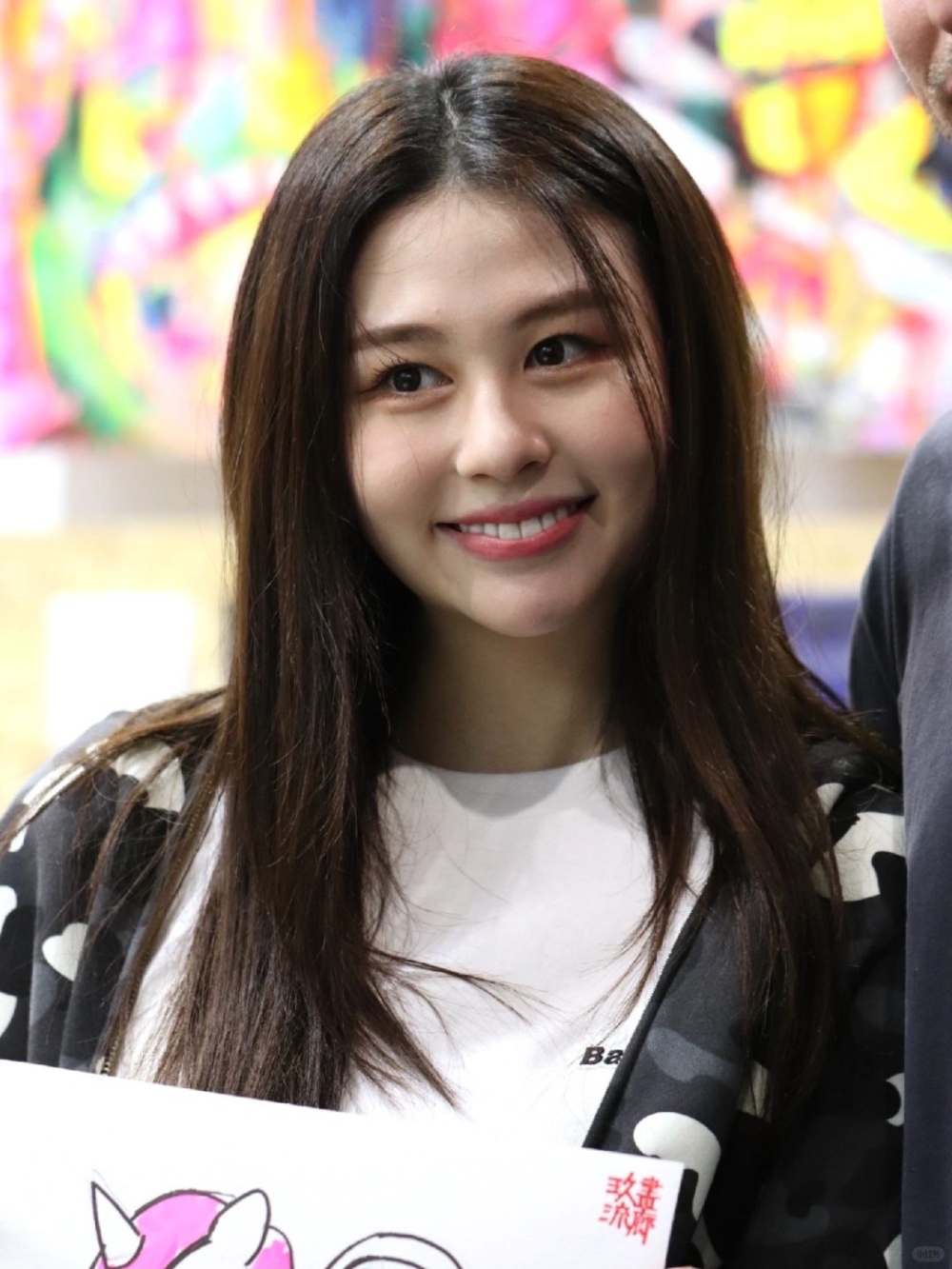 從佢分享嘅相片可見沈月笑容甜美