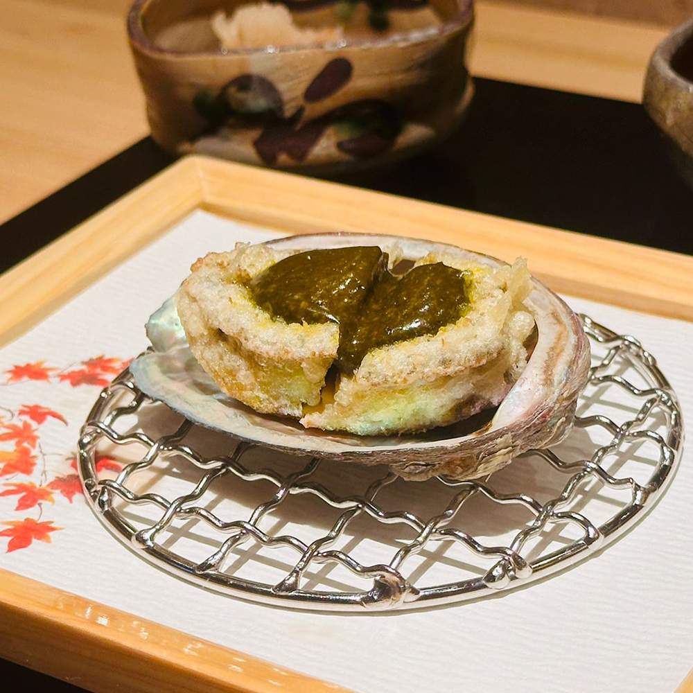 「天婦羅」時令蔬菜與海鮮同麵衣嘅最佳搭配，酥脆咬感既已是令人陶醉的美味。 