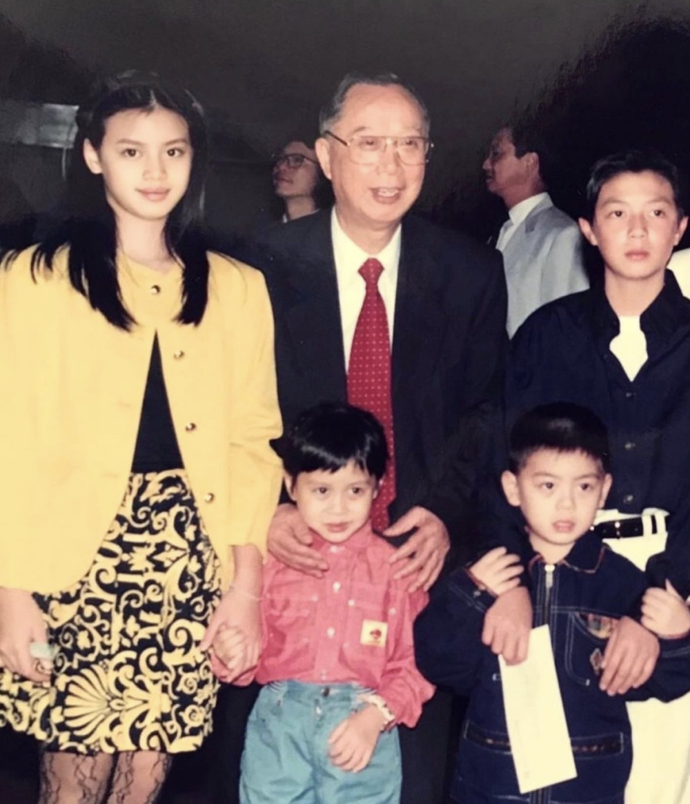林恬兒擁有美國哥倫比亞大學政治系雙碩士學位,她除了是一名學霸外,家族背景也很強勁