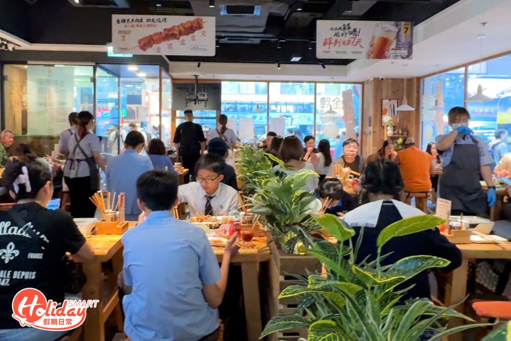 和內地店一樣，餐廳內部以木系裝潢為主。