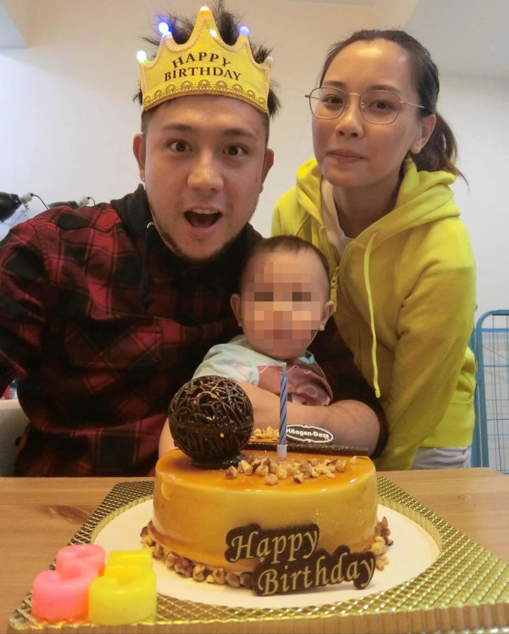 因為張致恒之前亦曾打工，但最終都係辭職，然後再喺網上公開呼籲大眾「資助」