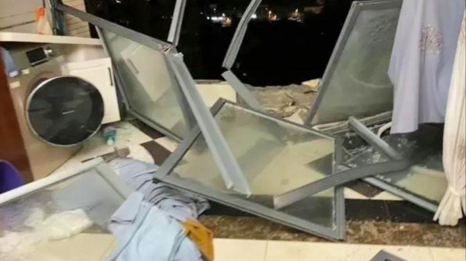 其中一個屋苑更發生3人先後被大風吹落墜樓事件！