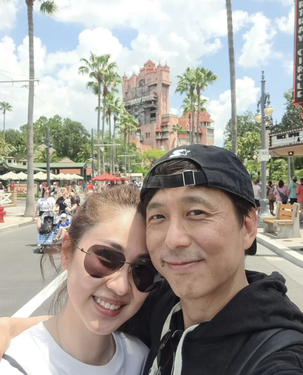鄧健泓講到自己以前經常做許志安嘅演唱會嘉賓,令佢有好多表演機會
