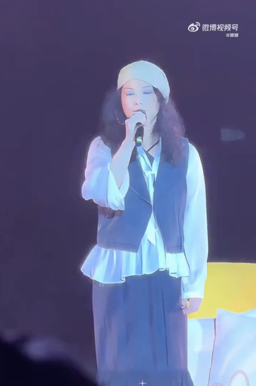 49歲新加坡歌手許美靜在南京開演唱會