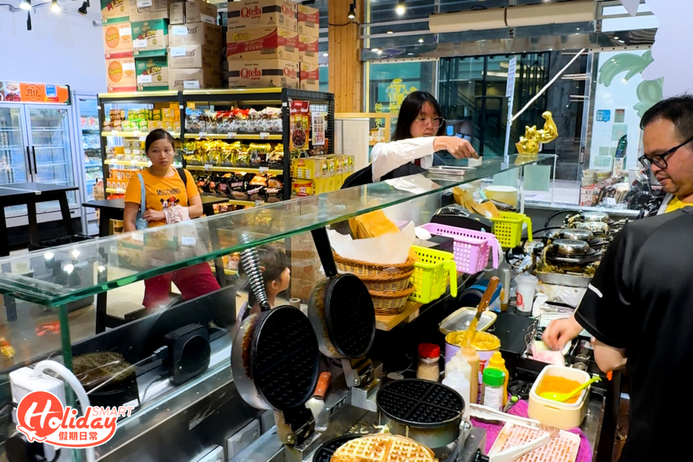 店家屹立筲箕灣十多年，一出地鐵站就到達小店，地理位置十分方便。