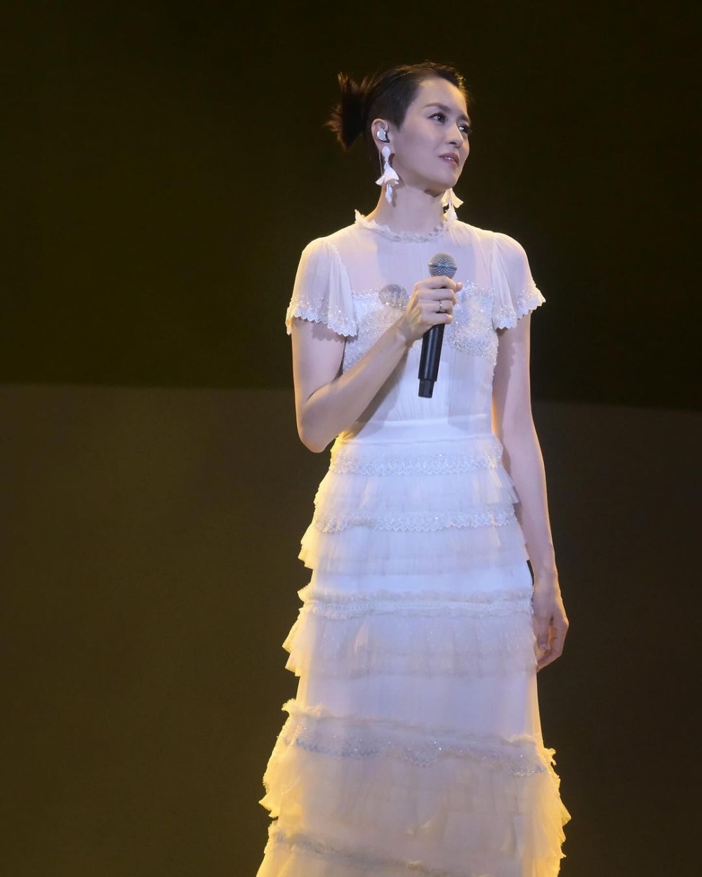 另外有當日身處現場的網友在帖下留言，直言：「怎麼這麼像告別式」