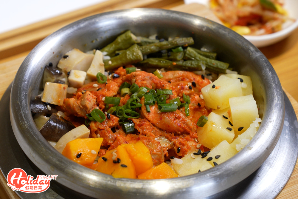 配料有齊蘑菇、四季豆、南瓜和馬鈴薯等。