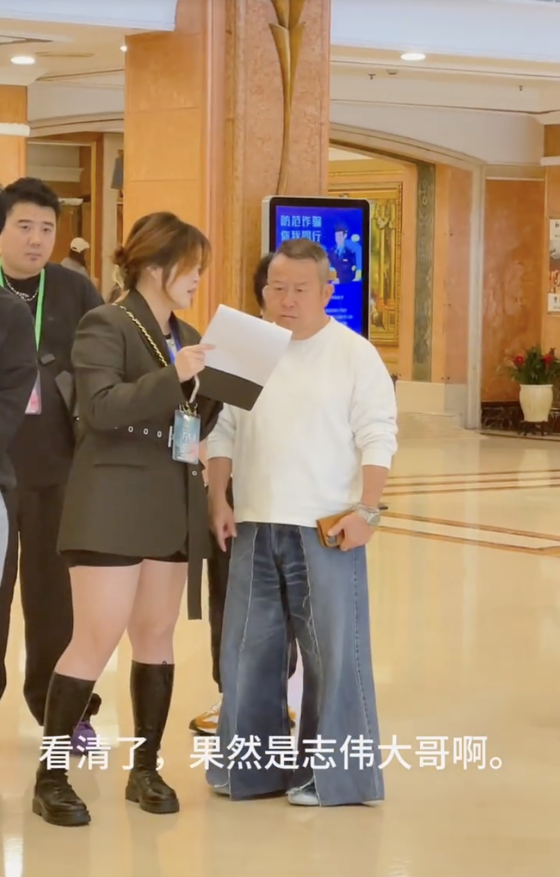 日前，有網友於小紅書上發帖，上傳了一段在杭州某賓館遇見曾志偉的影片