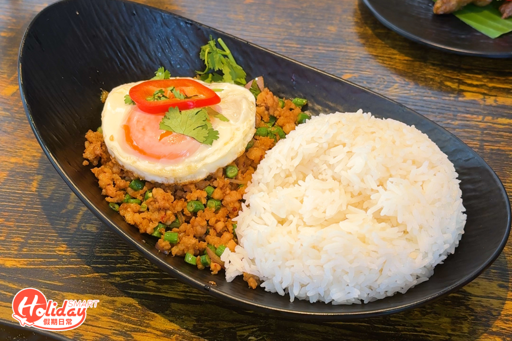 泰式香葉肉碎飯,份量足料,加上流心蛋超級惹味。