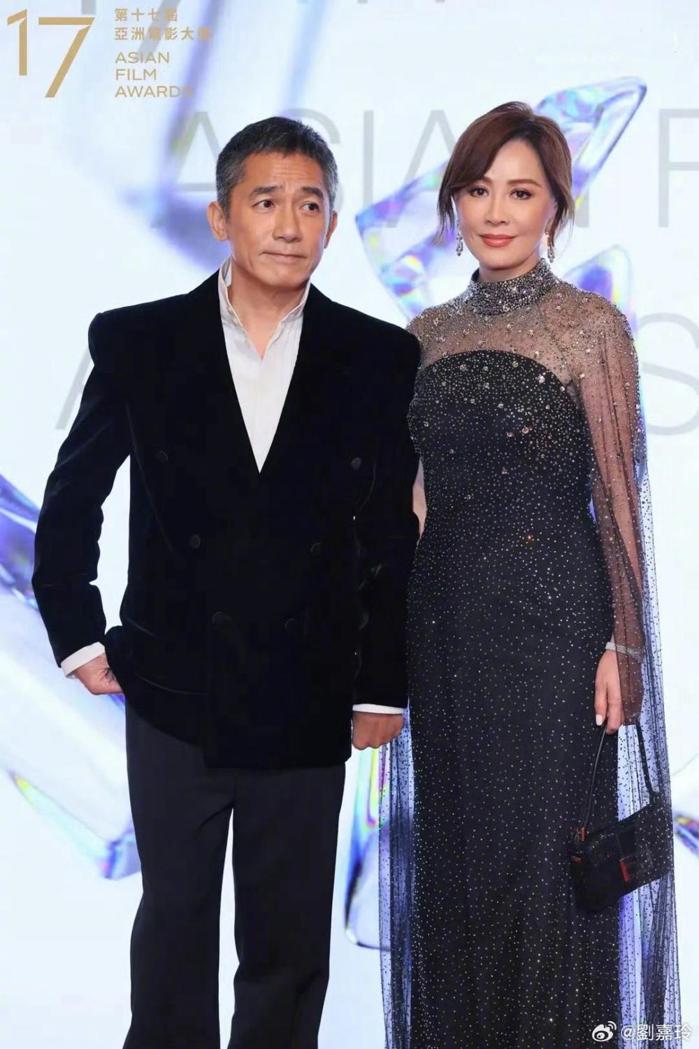 嘉玲姐：「我覺得我哋香港有個咁偉大嘅演員我哋應該值得驕傲」，偉仔再神回：「唔係偉大囉都話！好演員OK啦，唔係偉大呀！」