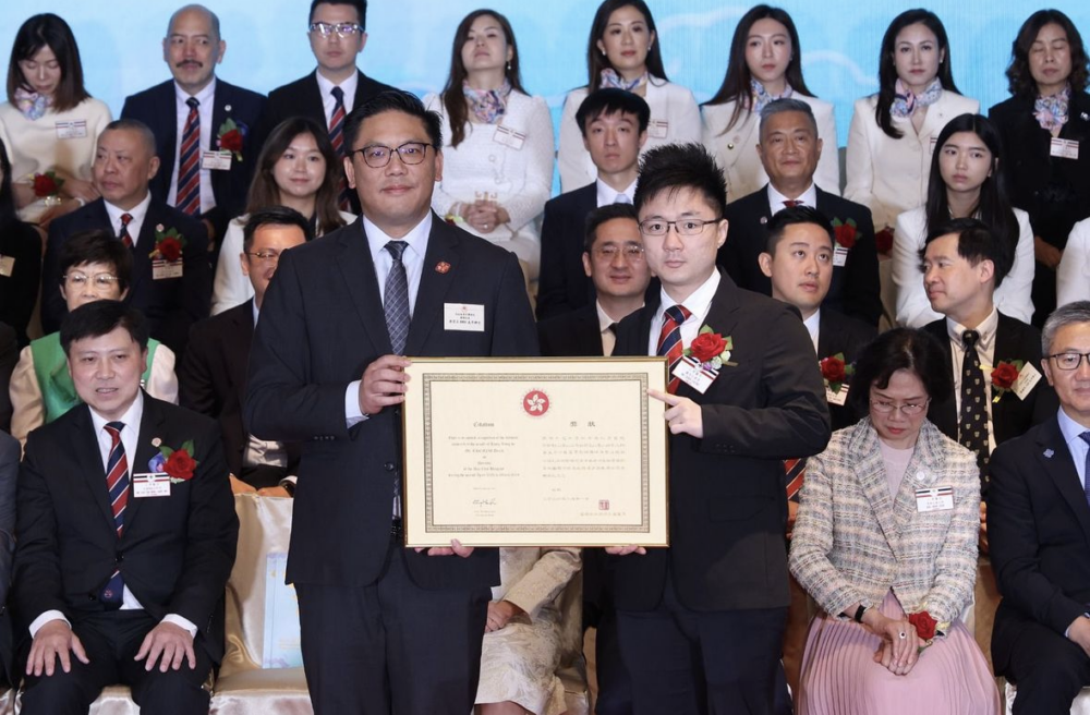 近日鍾培生出席仁濟醫院董事局交代就職典禮,佢本人係第五十七屆董事局總理