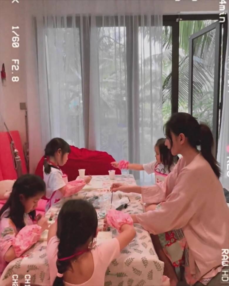 林明禎家姐在屋內亦有一間專屬的畫室