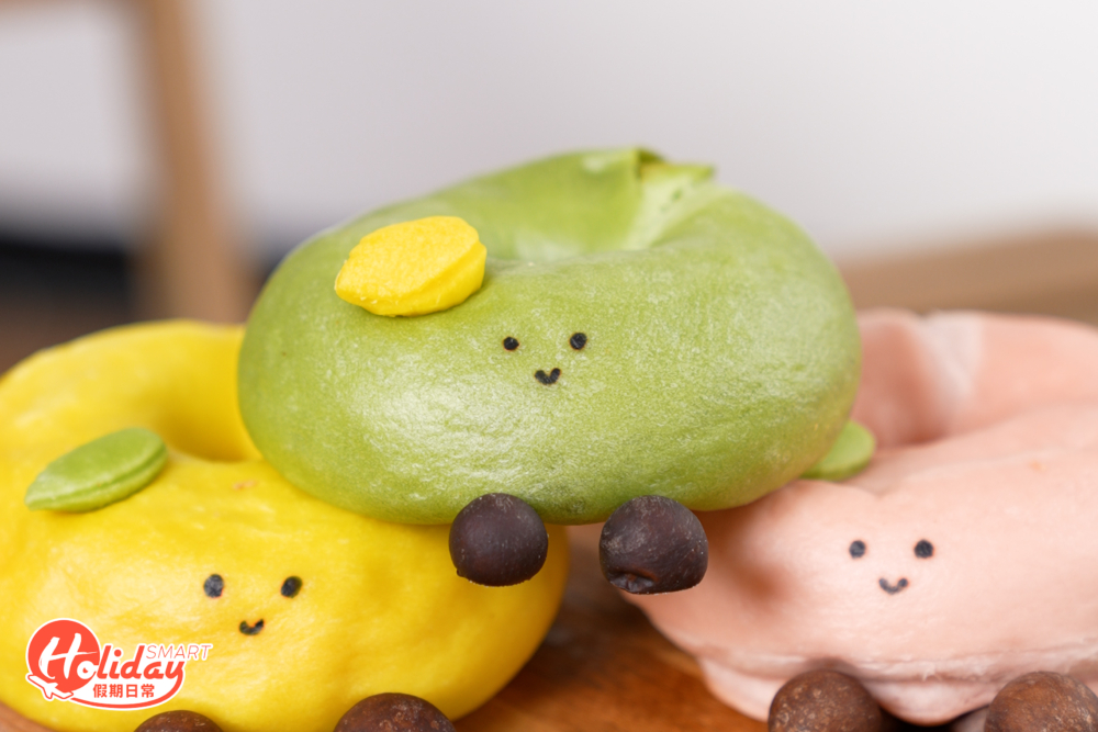 抹茶味的內餡以丸久小山園抹茶奶酥製成。