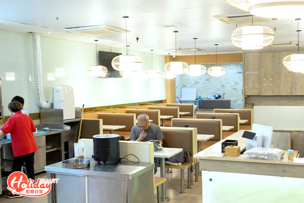 店內環境闊落光猛。