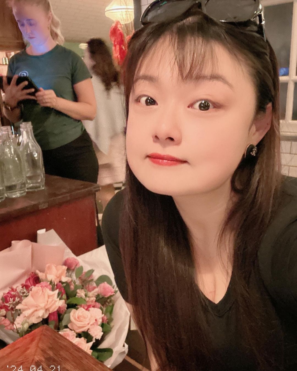 有人提出質疑指：「是瘦了很多，但是臉還是很大」