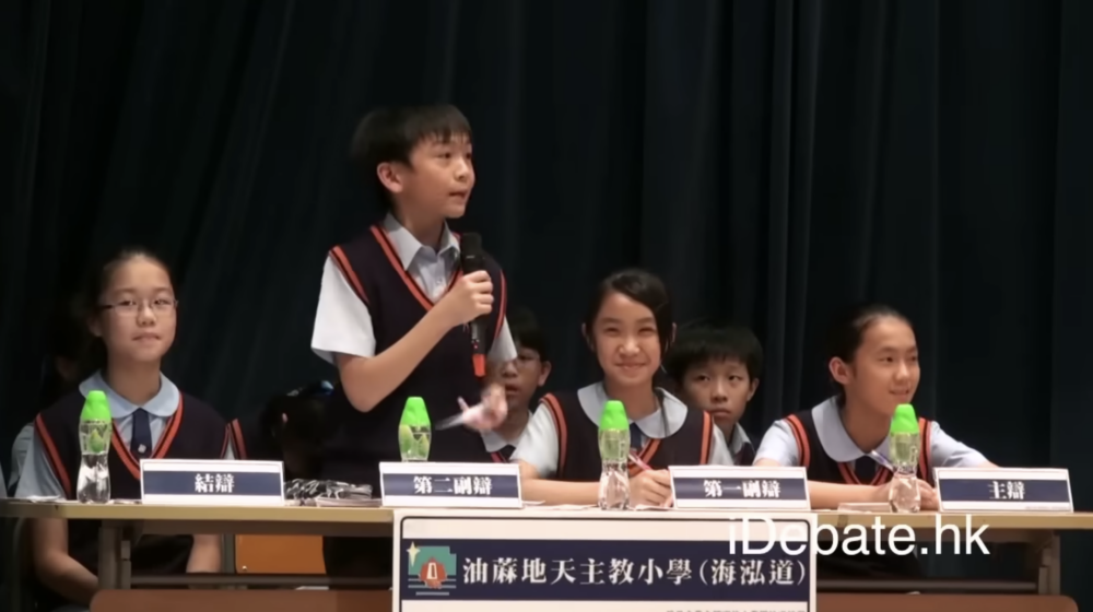 很多網友大讚正方第二副辯男同學表現出色