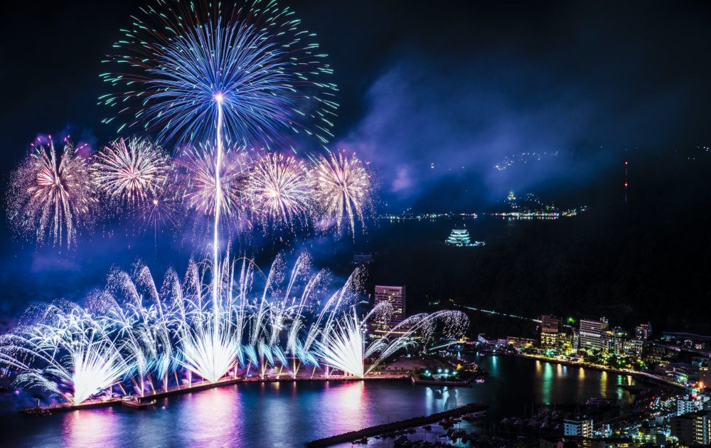 位於東京近郊的靜岡縣熱海是日本唯一全年都有煙花睇的地方～