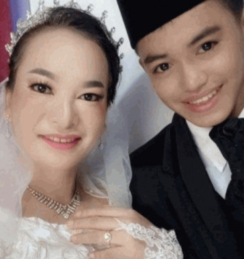印尼41歲新娘名為Mariana,她在當地經營著一家雜貨店,同時擁有一套豪華大屋
