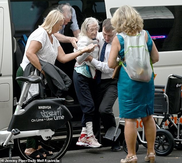 目前由於Elfriede已離世，暫時未知Mart的永久居留權申請是否會受到影響。