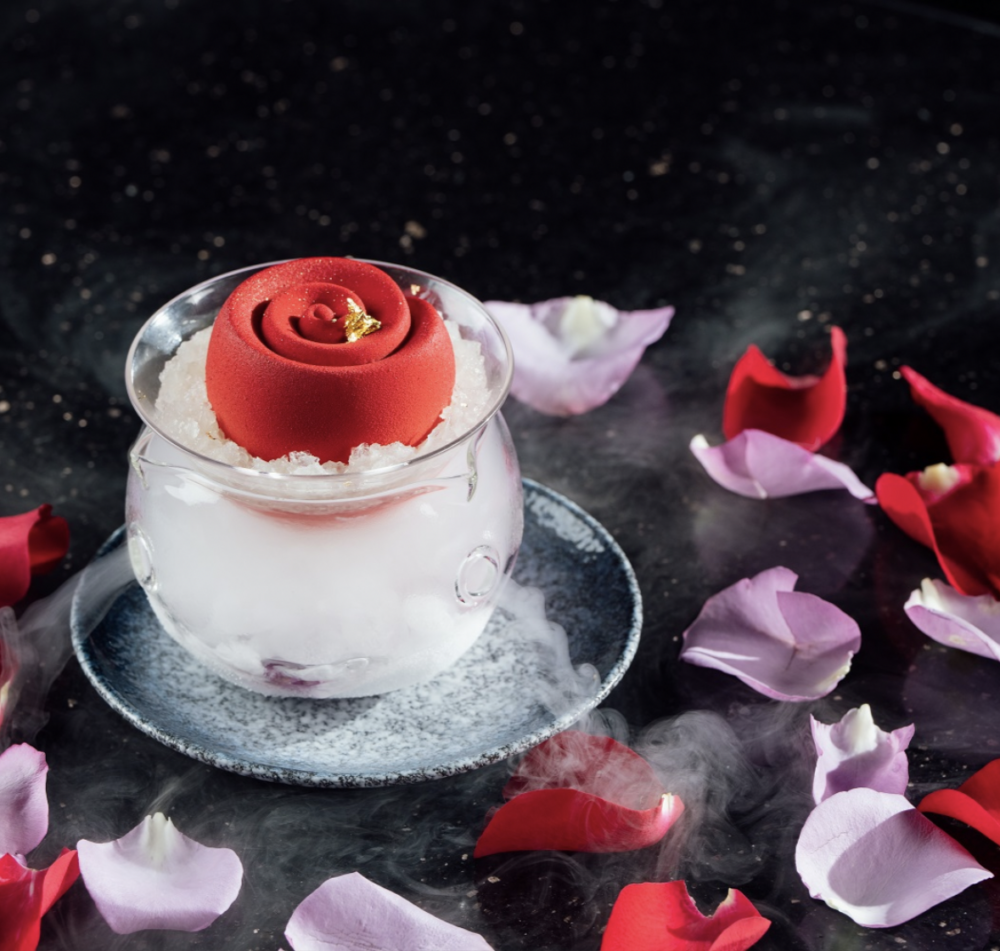 玫瑰造型的椰汁燕窩燉蛋白～