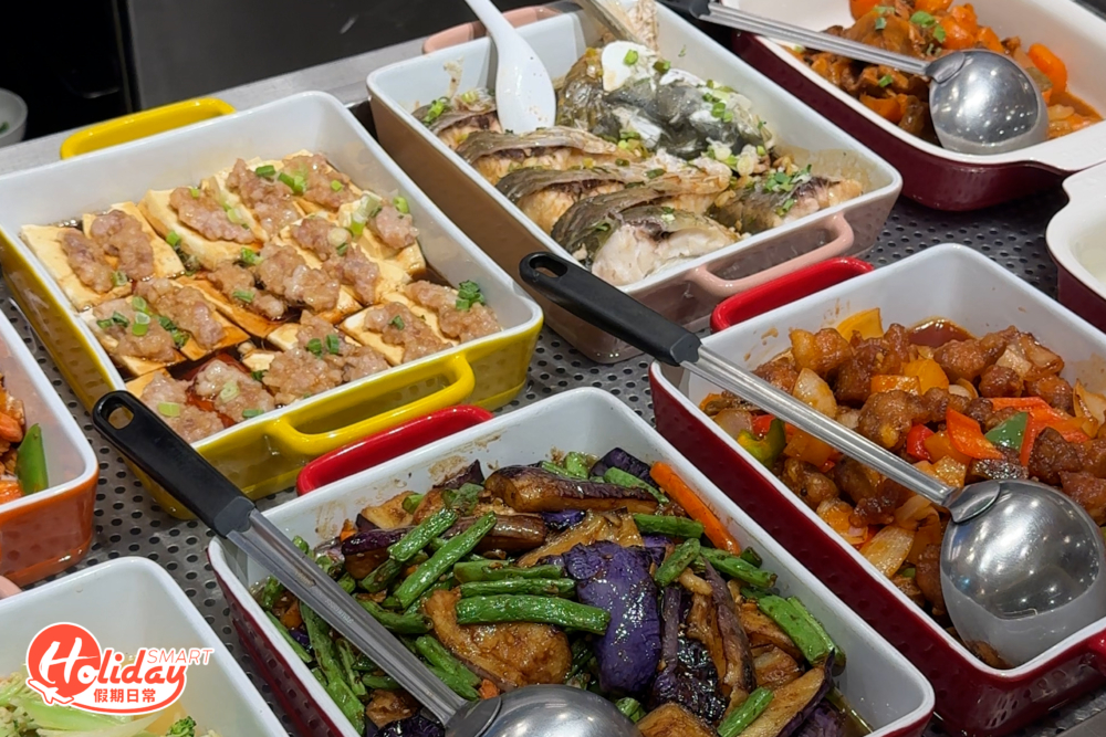 主打地道家常小菜,推介XO 醬海鮮炒飯,飯與配料一起爆炒,再加入惹味的 XO醬,食落香而濃郁。梅菜扣肉煲使用惠州梅菜、五花腩等材料,肉香軟熟的梅菜扣肉,放入口中肉質軟滑不油膩。