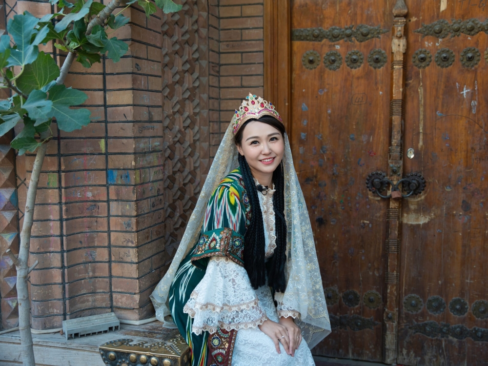 離開政府後，她計劃與一間媒體合作開設城市文化頻道，她擔任主持人。