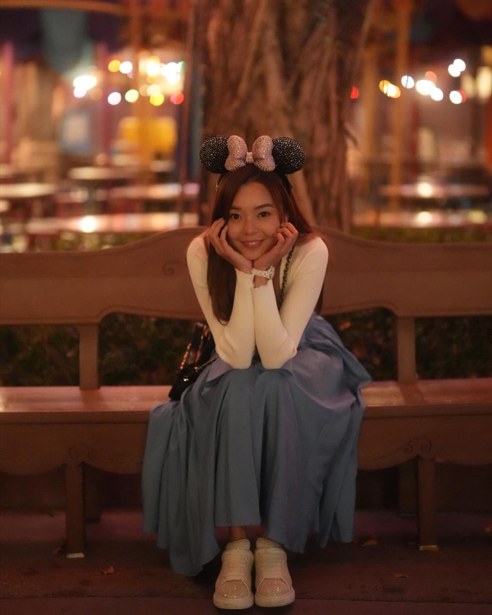 余思霆：「當我的閨蜜正聊的開心的時候，我聽到旁邊四位男士的其中一位看了看四周，然後用廣東話說：『今天咩日子，點解咁多女？』」