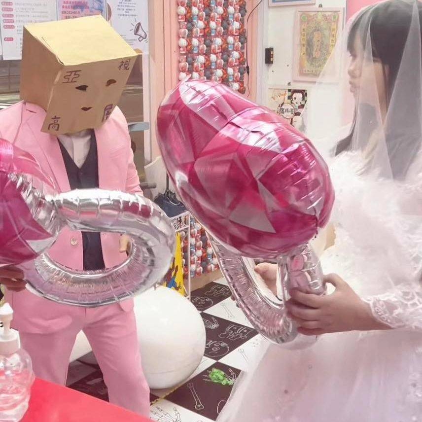 而葉最近一次露面便是本月初,「亞視一姐」薛影儀曾舉辦一個「婚禮」主題派對
