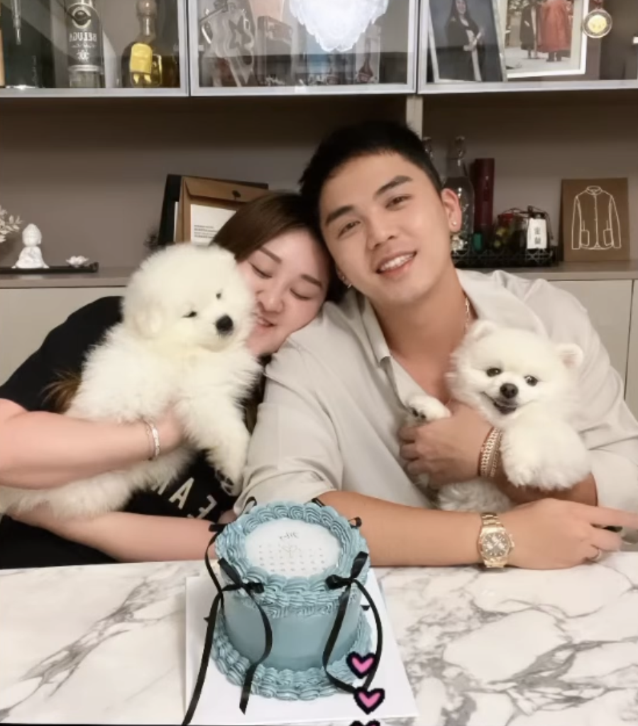 近日伍富橋為慶祝結婚兩周年紀念日，特登喺錄音室翻唱咗Twins嘅歌送俾Shirley