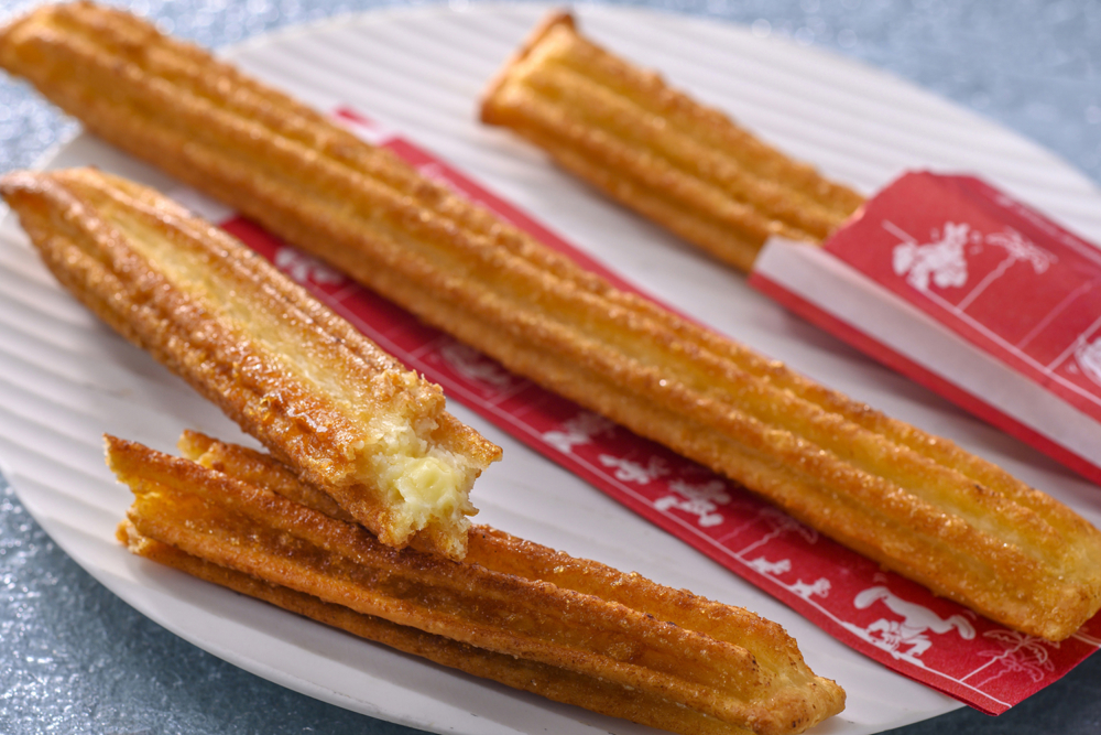 東京迪士尼海洋發售全新焦糖布丁口味吉拿棒～