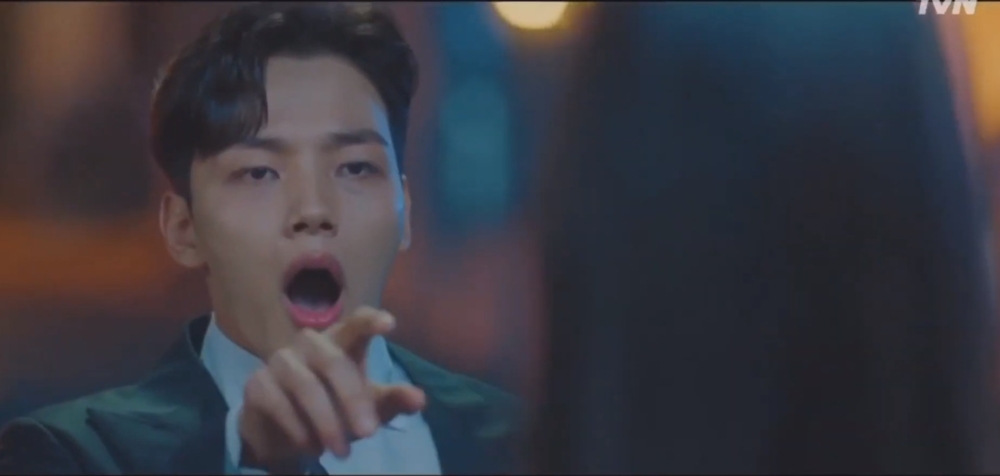 原來,妻子並不是一位女子,而是男子,這使得AK十分崩潰