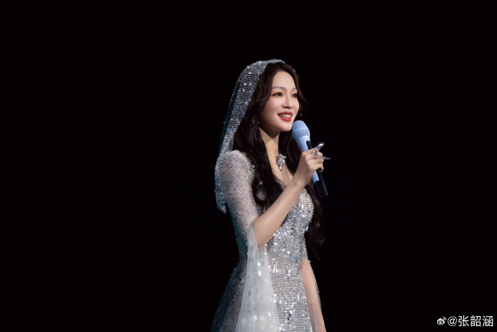 張韶涵依然唱足4首歌畀現場歌迷聽。