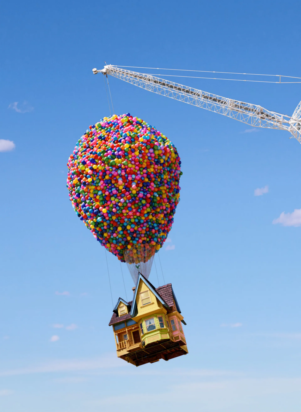 Airbnb在美國新墨西哥州阿比丘，還原小屋漂浮在空中的模樣～