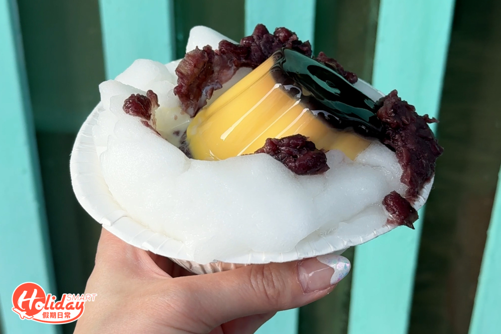 紅豆布甸冰，紅豆蓉入口順滑，加入了一整個布丁。