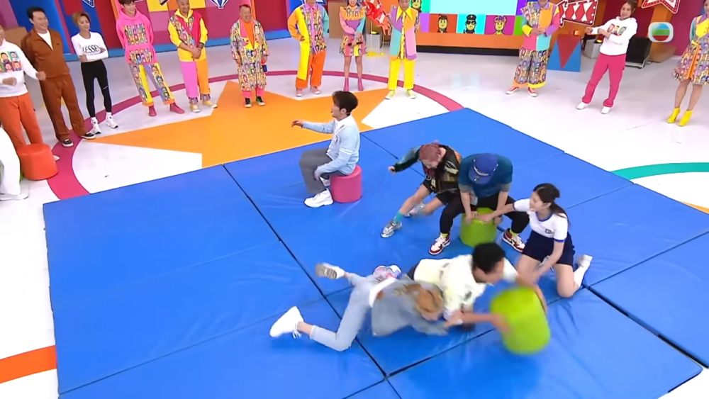 郭珮文與梁競徽等另外5位藝人進行比賽