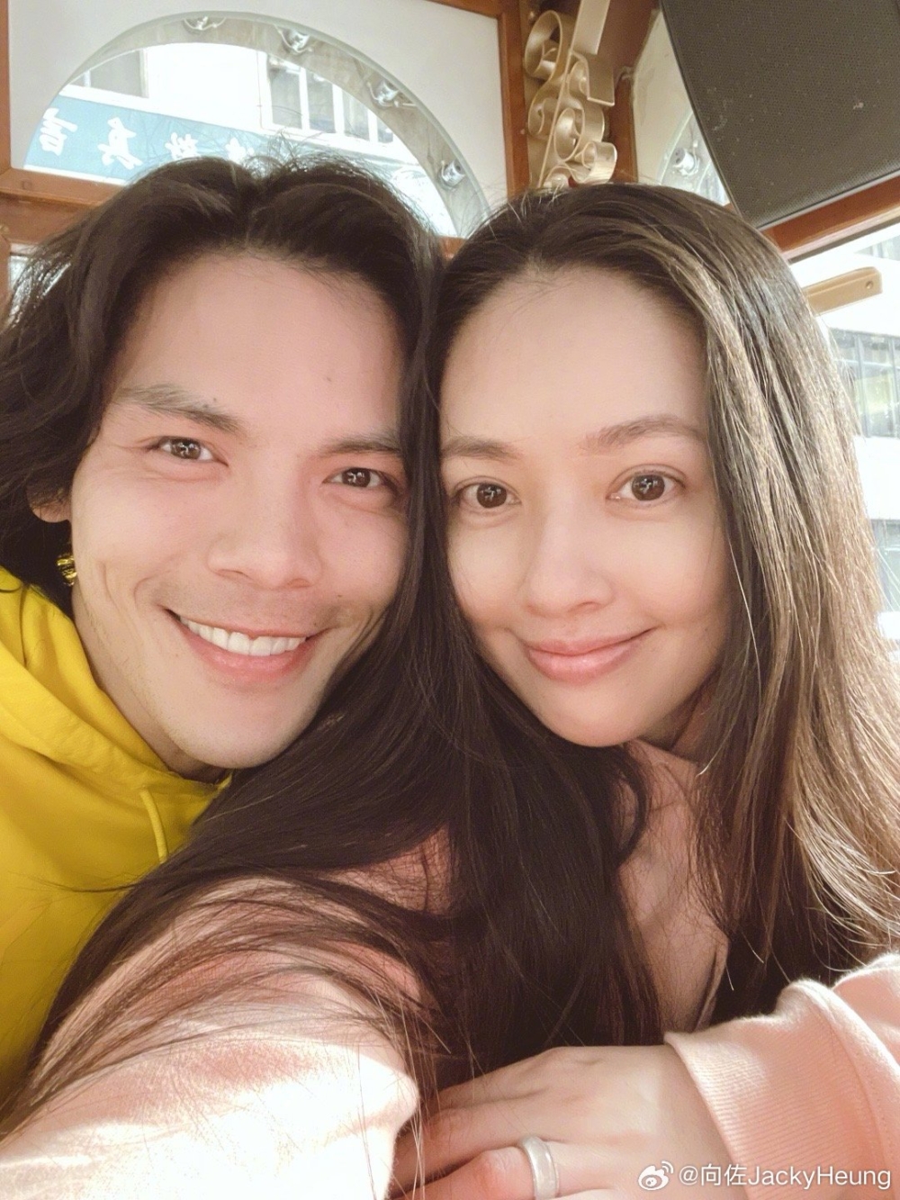 向佐同郭碧婷自戀愛以來一直都十分高調