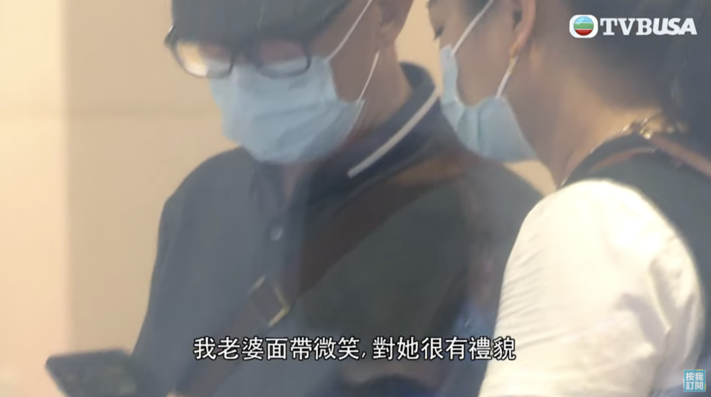 何伯稱何太一直面帶微笑很有禮貌，但小女兒卻狠瞪何太