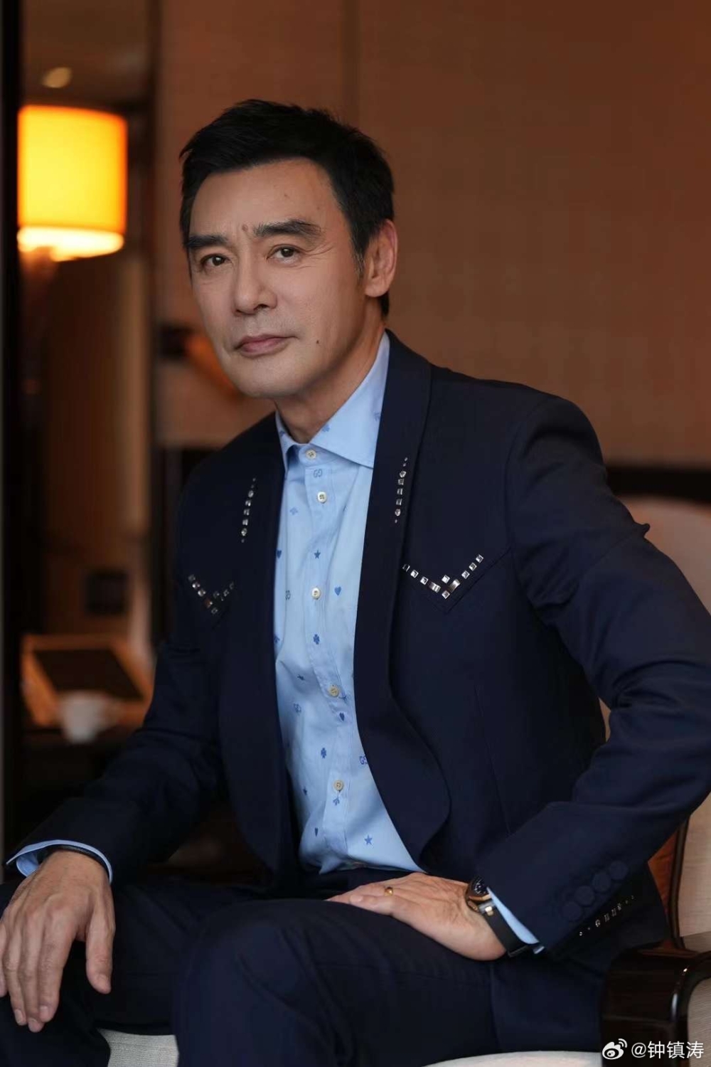 近日就有網友偶遇鍾鎮濤前往澳牛進餐，不過就指出其當日「打尖」