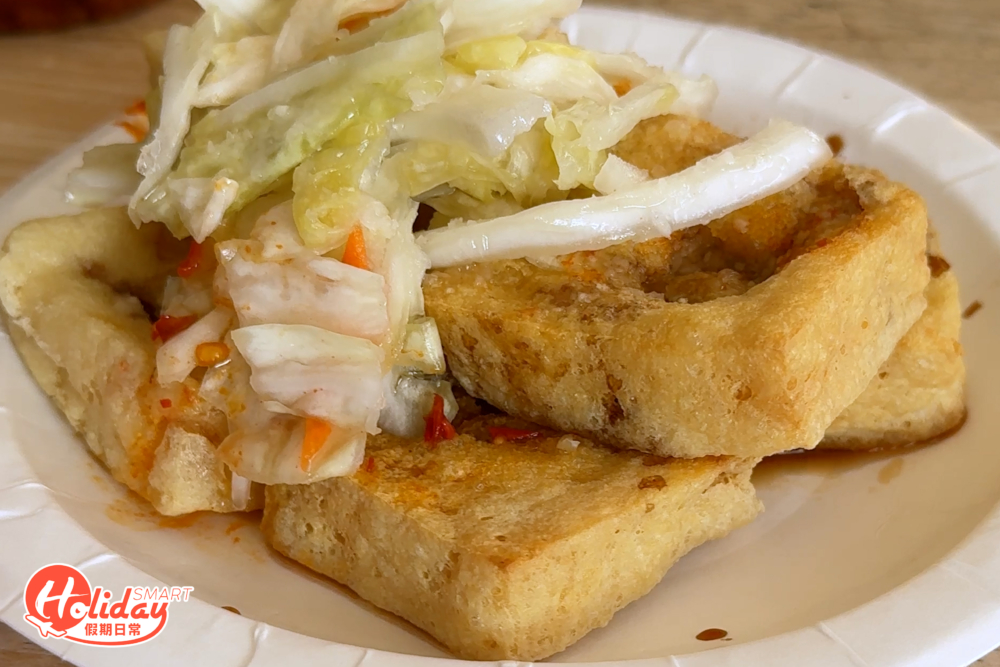 臭豆腐非常大塊，口感酥軟，咬下去超爆汁。