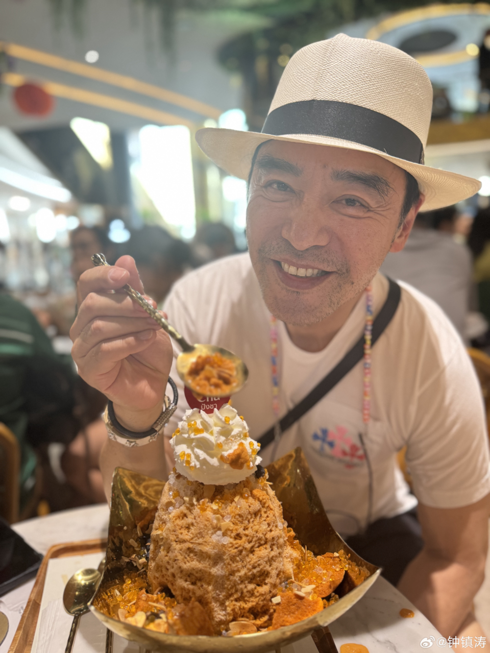 事件一爆光馬上引起網友兩極的反應