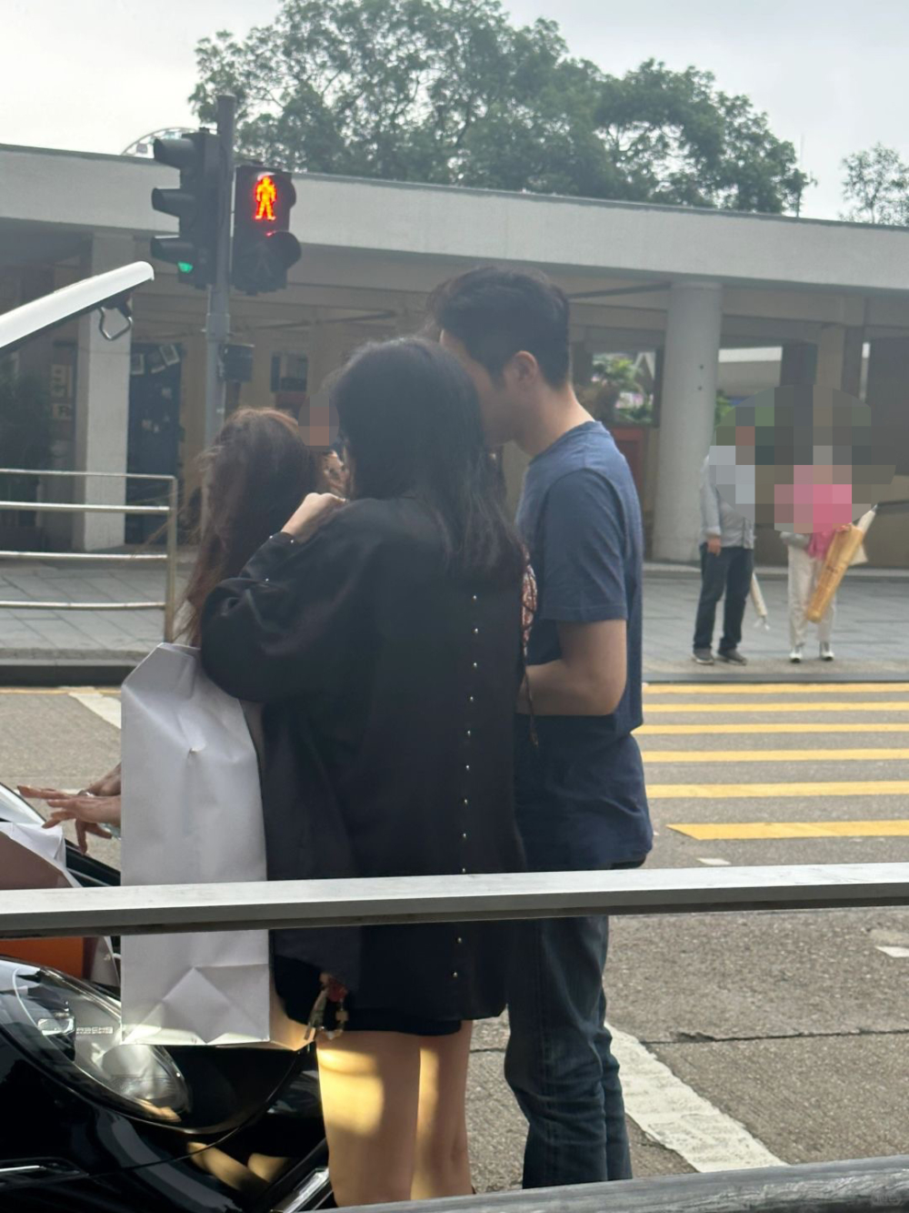 同行仲有一位女士