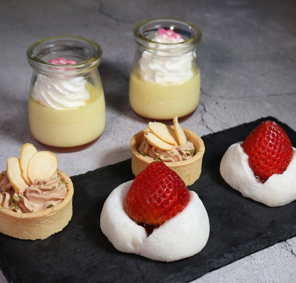 多款精緻甜品如日式芝士蛋糕、柚子蜜糖栗子撻、草莓紅豆大福等~