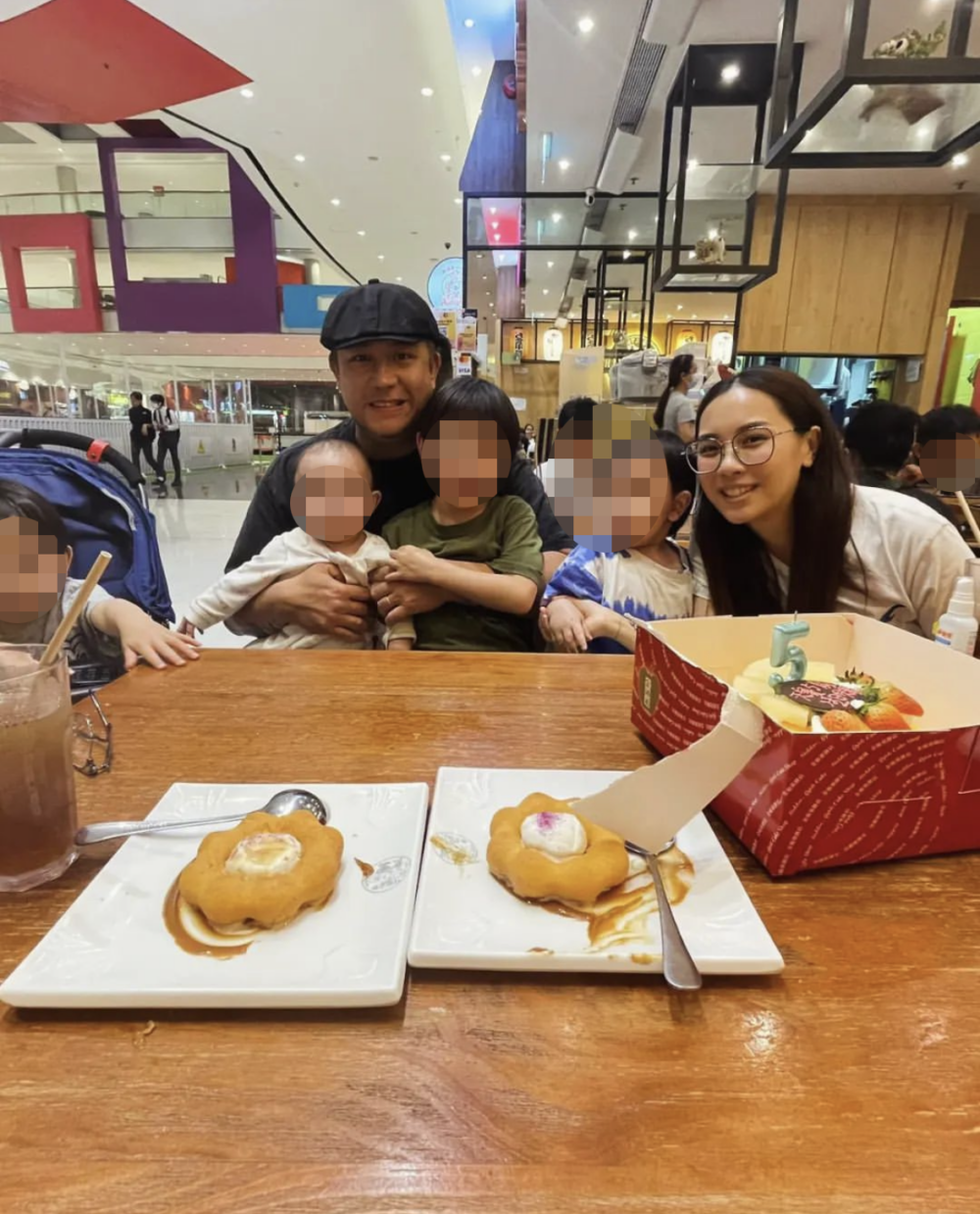 張致恒一家六口,連同養的狗狗,生活開支相當龐大,堅決拒絕攞綜緩的Steven曾自爆全家每月開支要3萬幾。